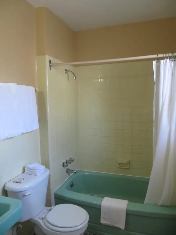 **  Riverview Motel Niagara Falls Canada